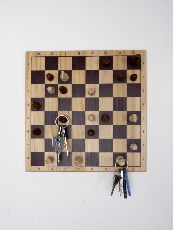Ein Schachbrett als Schlüsselbrett – Wanddeko & Geschenk- Schlüsselbrett aus Holz – Bild 3