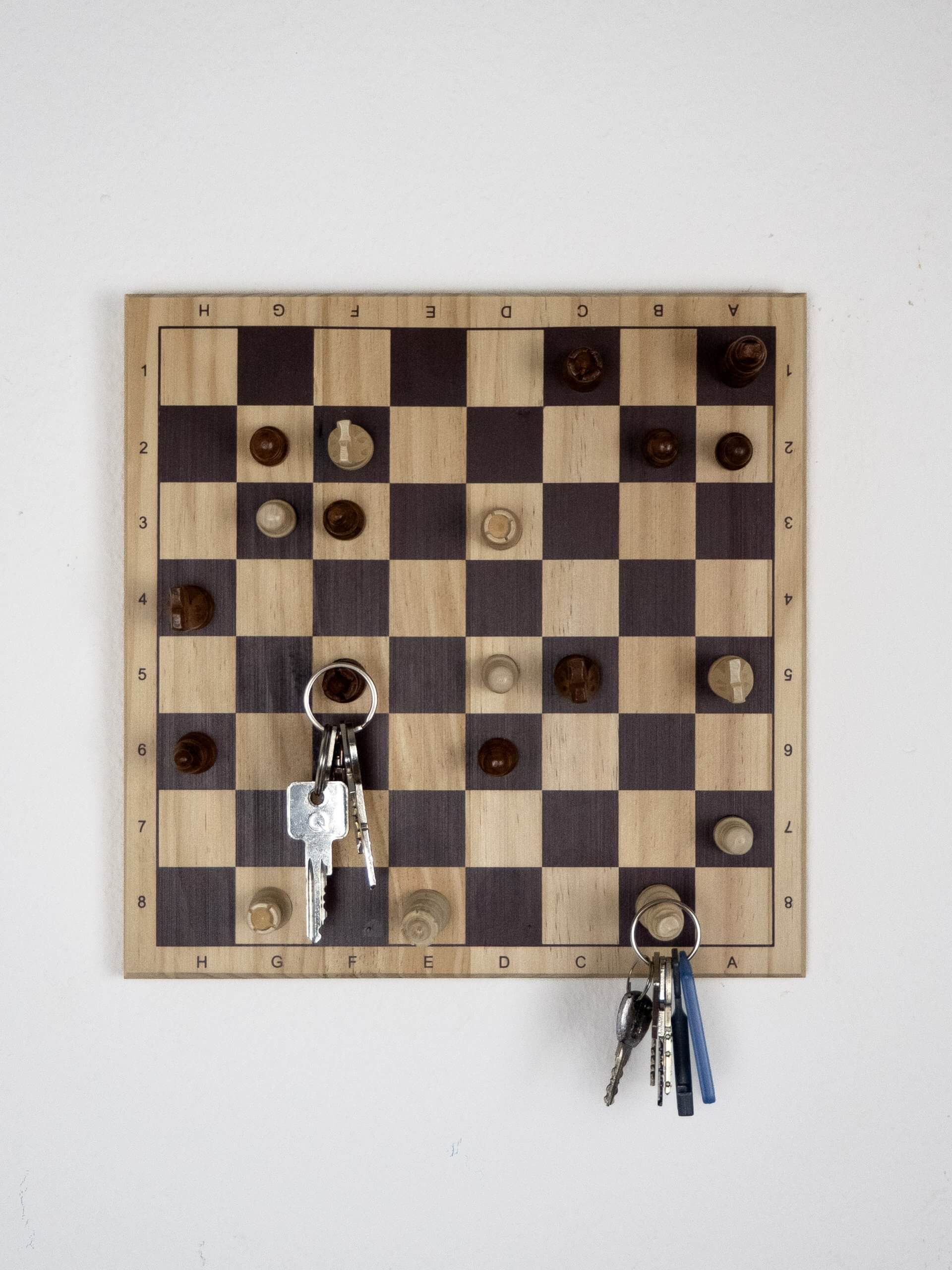 Ein Schachbrett als Schlüsselbrett – Wanddeko & Geschenk- Schlüsselbrett aus Holz – Bild 8