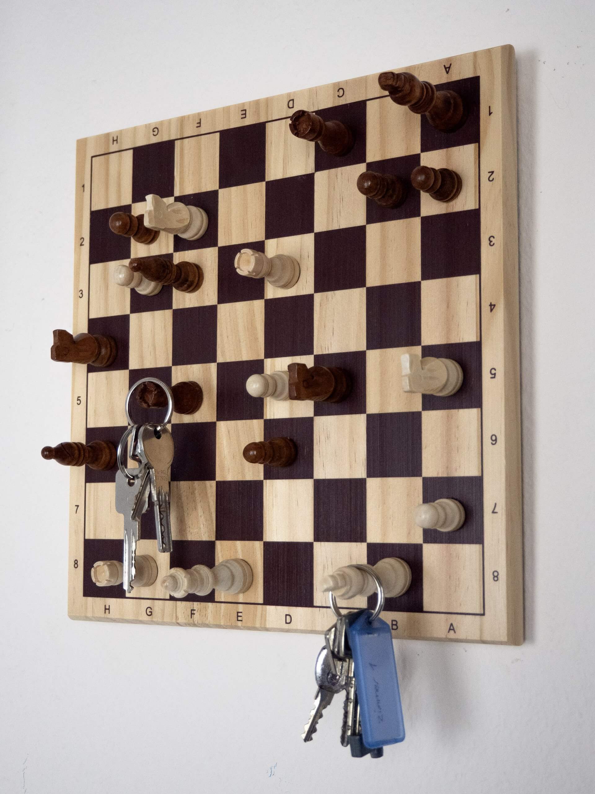 Ein Schachbrett als Schlüsselbrett – Wanddeko & Geschenk- Schlüsselbrett aus Holz – Bild 5