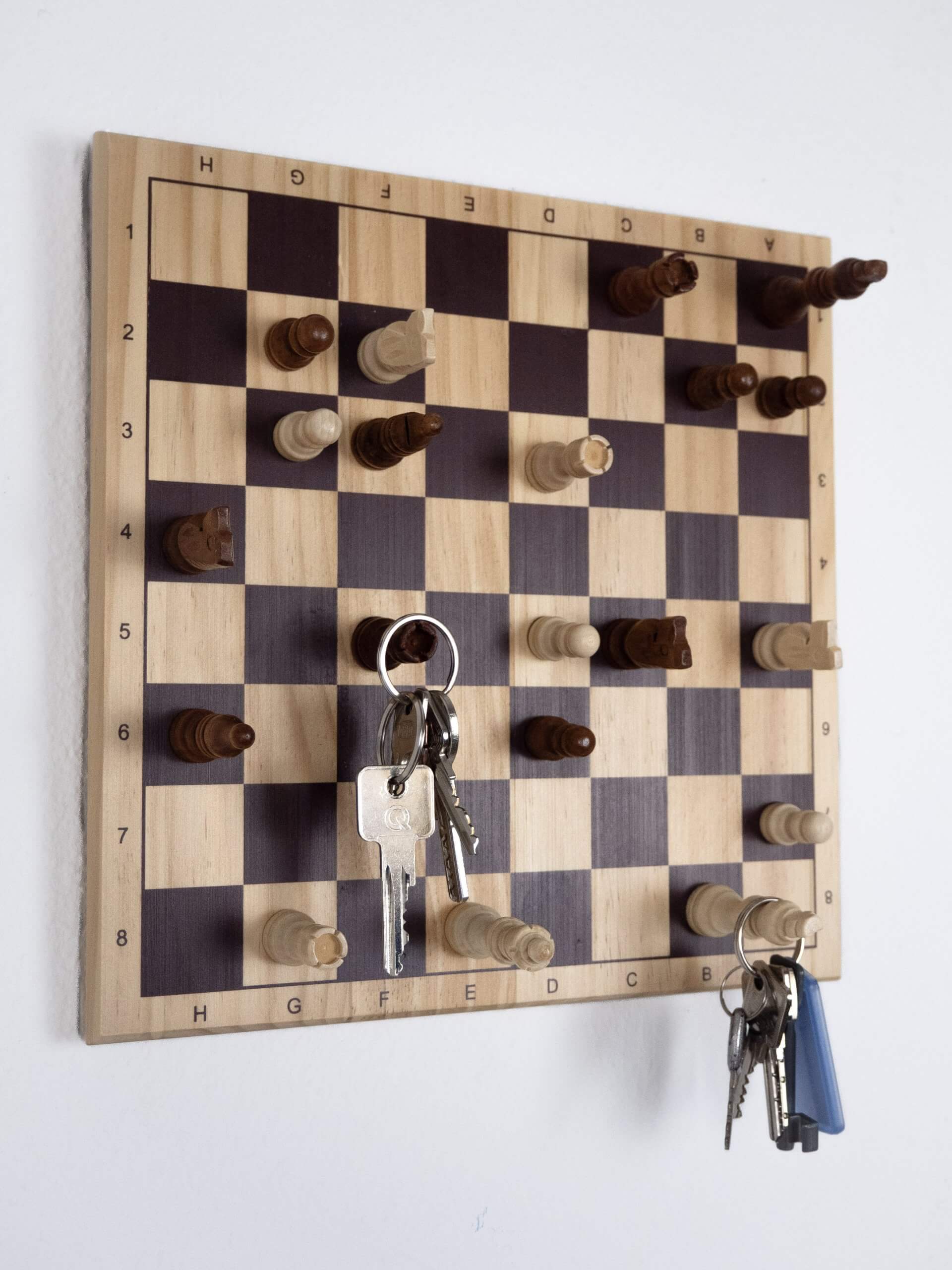 Ein Schachbrett als Schlüsselbrett – Wanddeko & Geschenk- Schlüsselbrett aus Holz – Bild 2
