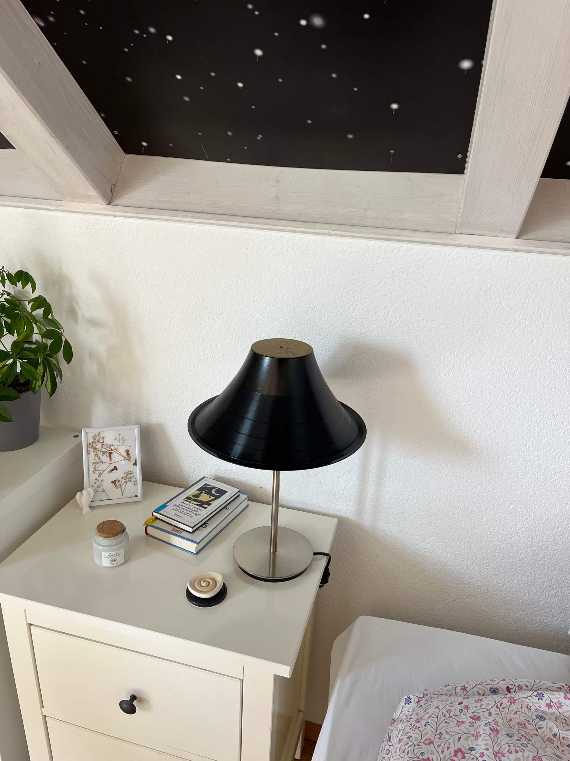 Schallplattenlampe, Lampe upcycling, Deko, Nachttischlampe, retro lampe – Bild 1