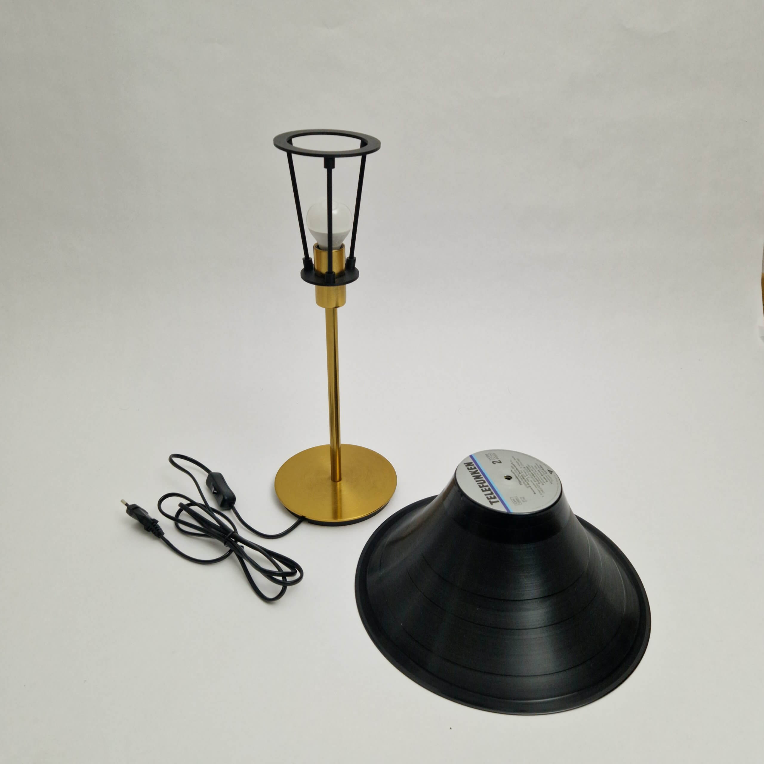 Schallplattenlampe- Lampe upcycling, Deko, Nachttischlampe, retro lampe – Bild 7