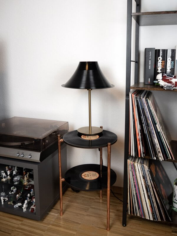 Schallplattenlampe- Lampe upcycling, Deko, Nachttischlampe, retro lampe – Bild 6