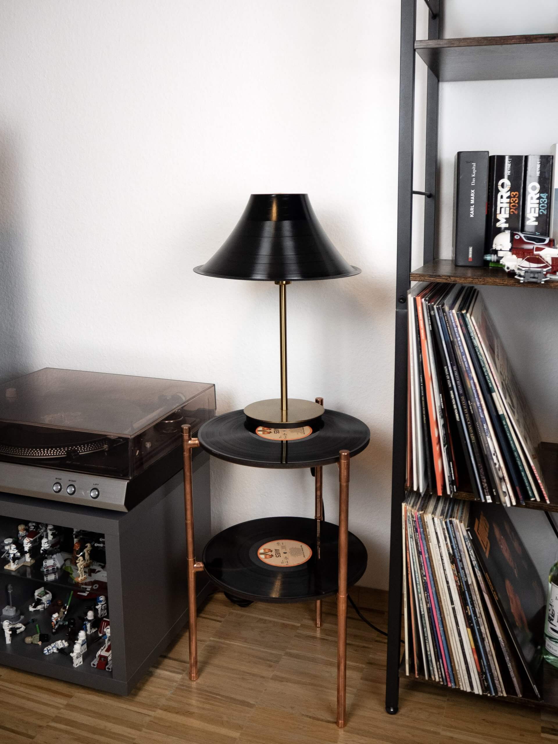 Schallplattenlampe- Lampe upcycling, Deko, Nachttischlampe, retro lampe – Bild 6