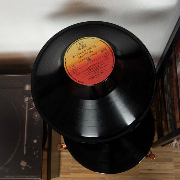 Schallplattenlampe- Lampe upcycling, Deko, Nachttischlampe, retro lampe – Bild 5